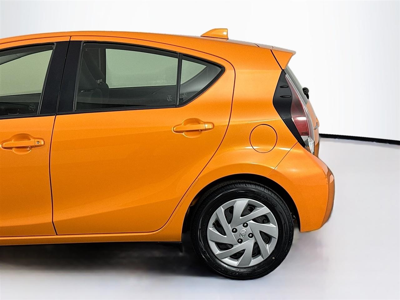 Toyota Prius c 5dr HB Three (Natl) 2015