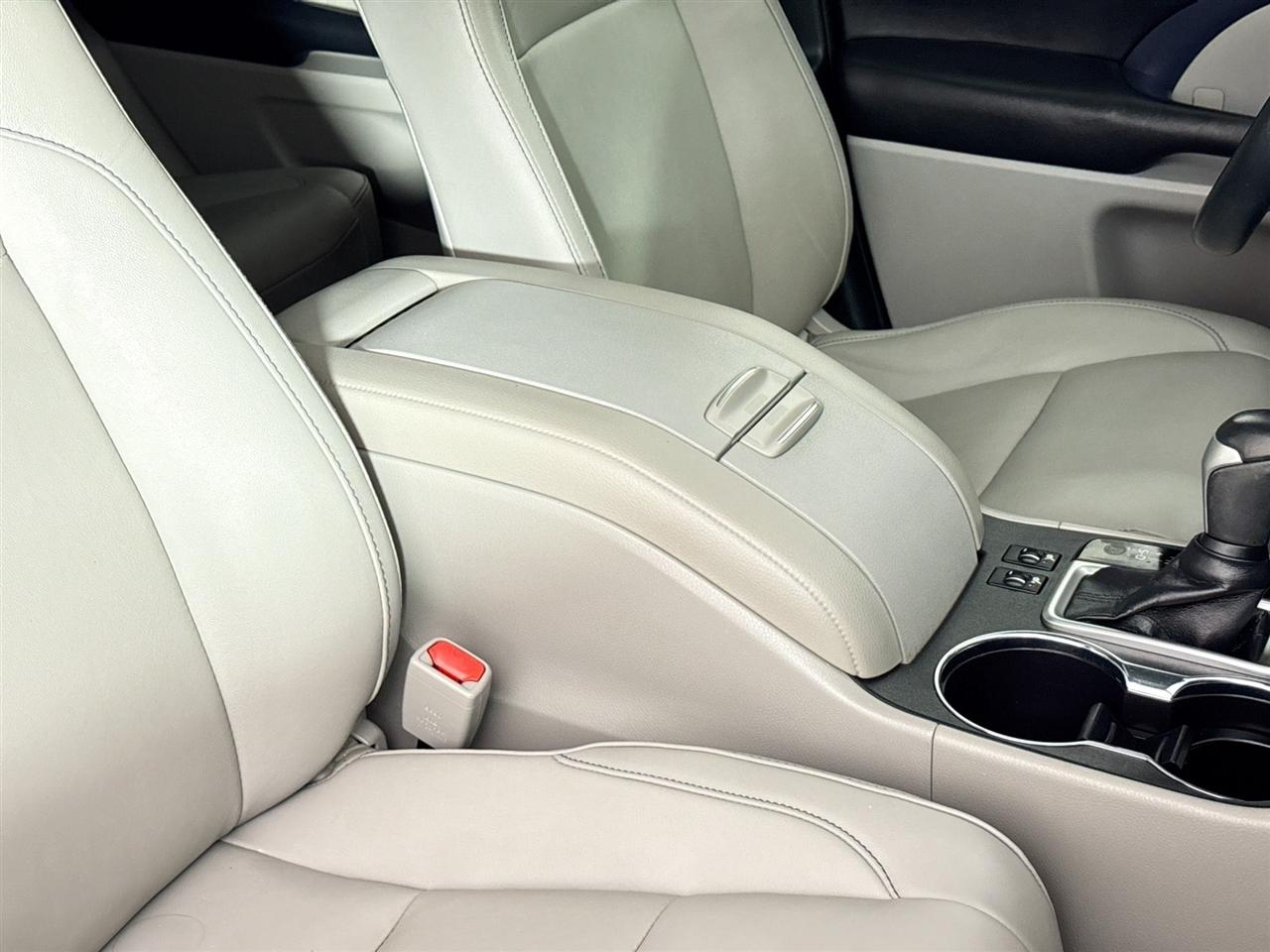 Toyota Highlander XLE V6 AWD (Natl) 2019