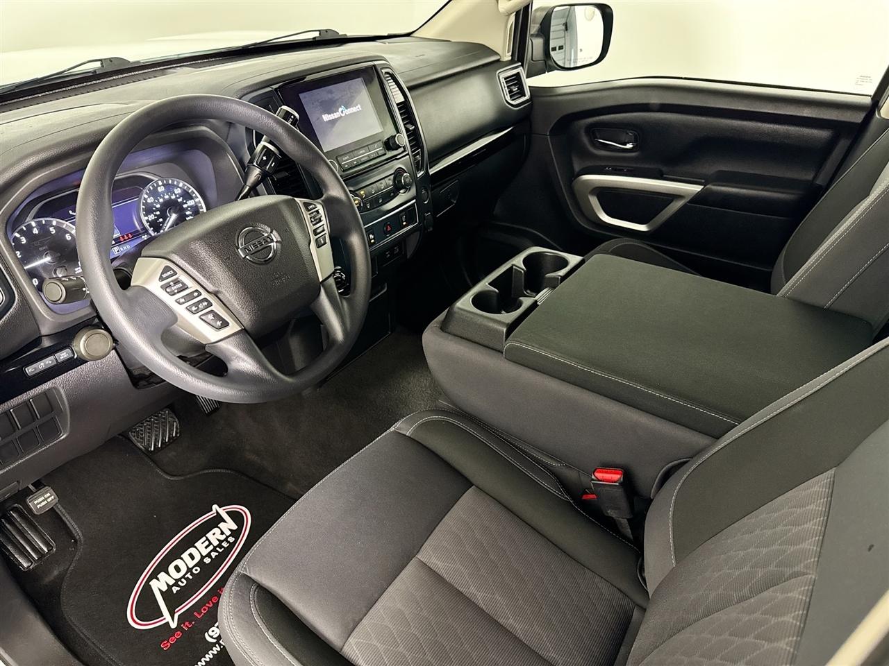 Nissan Titan 4x4 Crew Cab SV 2022