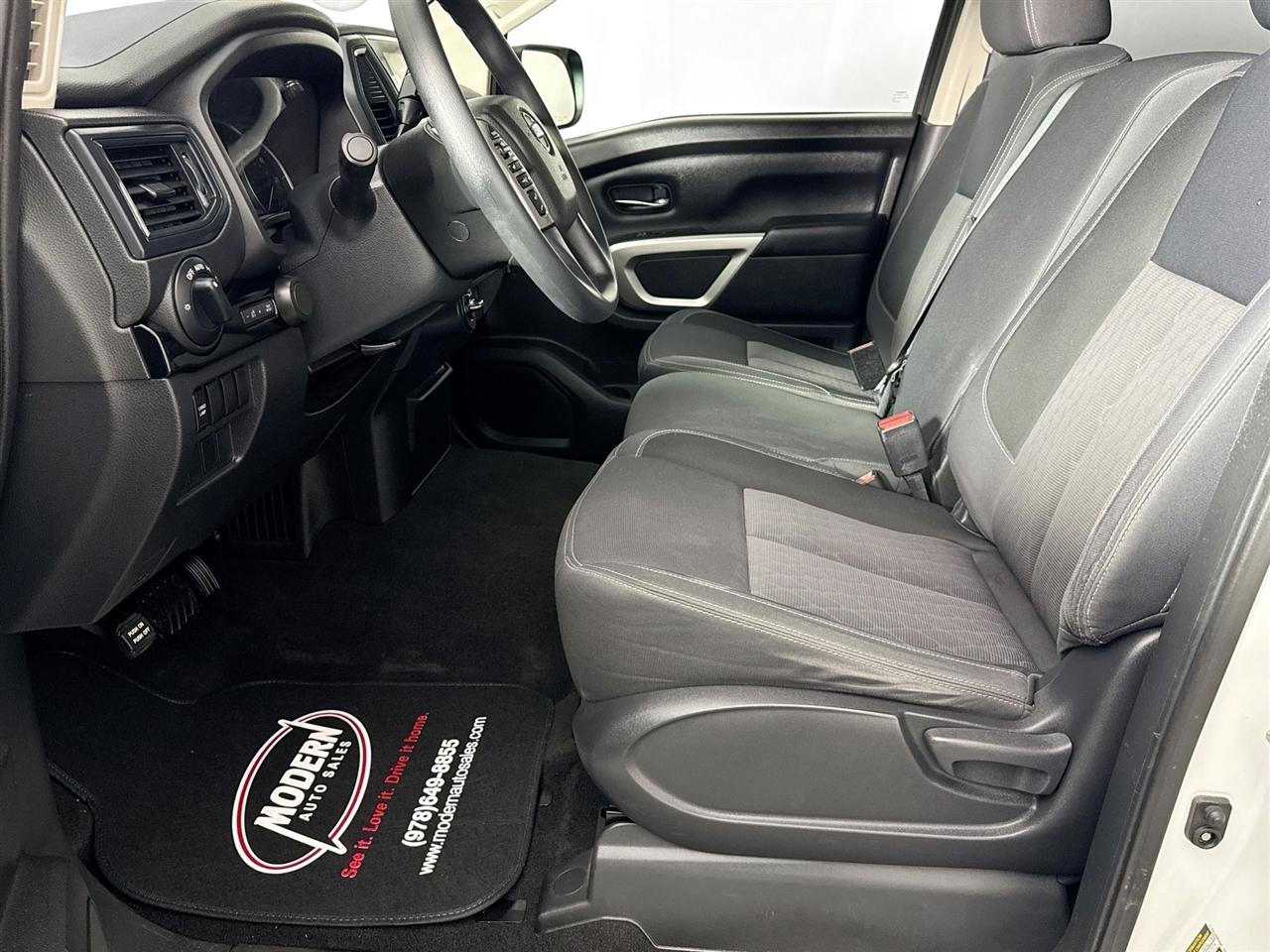 Nissan Titan 4x4 Crew Cab SV 2022