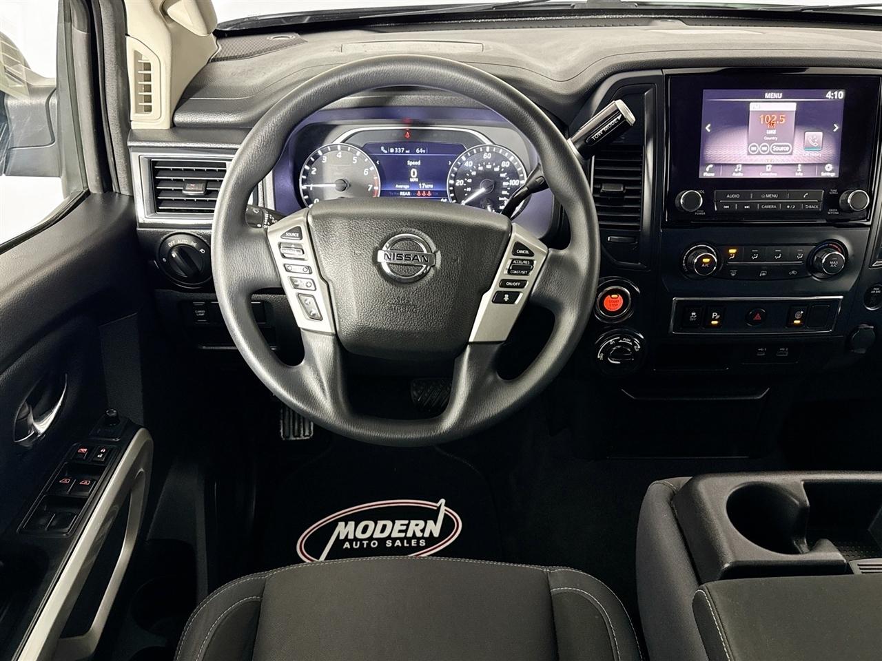 Nissan Titan 4x4 Crew Cab SV 2022