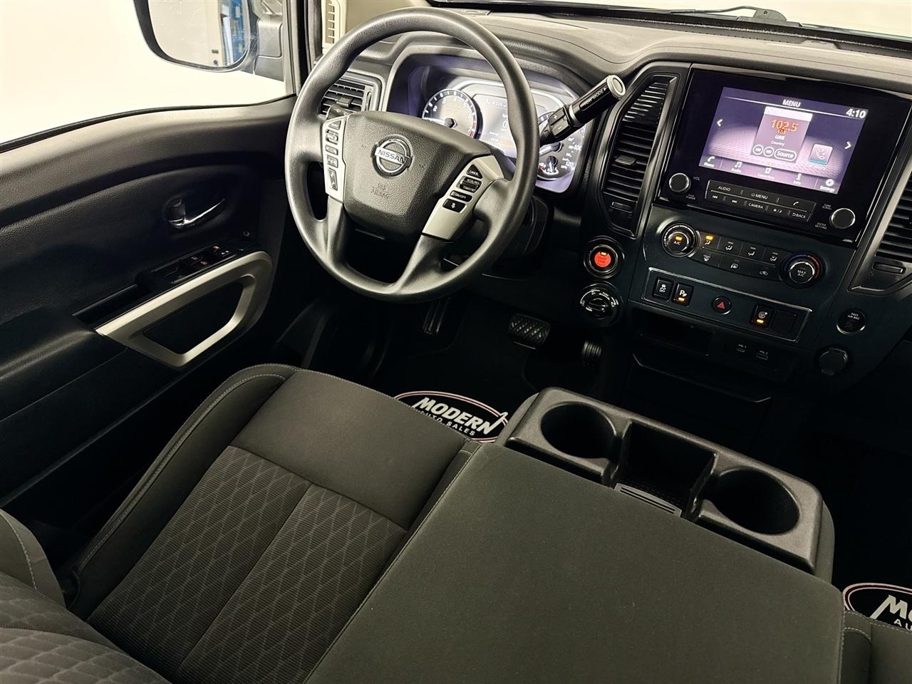 Nissan Titan 4x4 Crew Cab SV 2022
