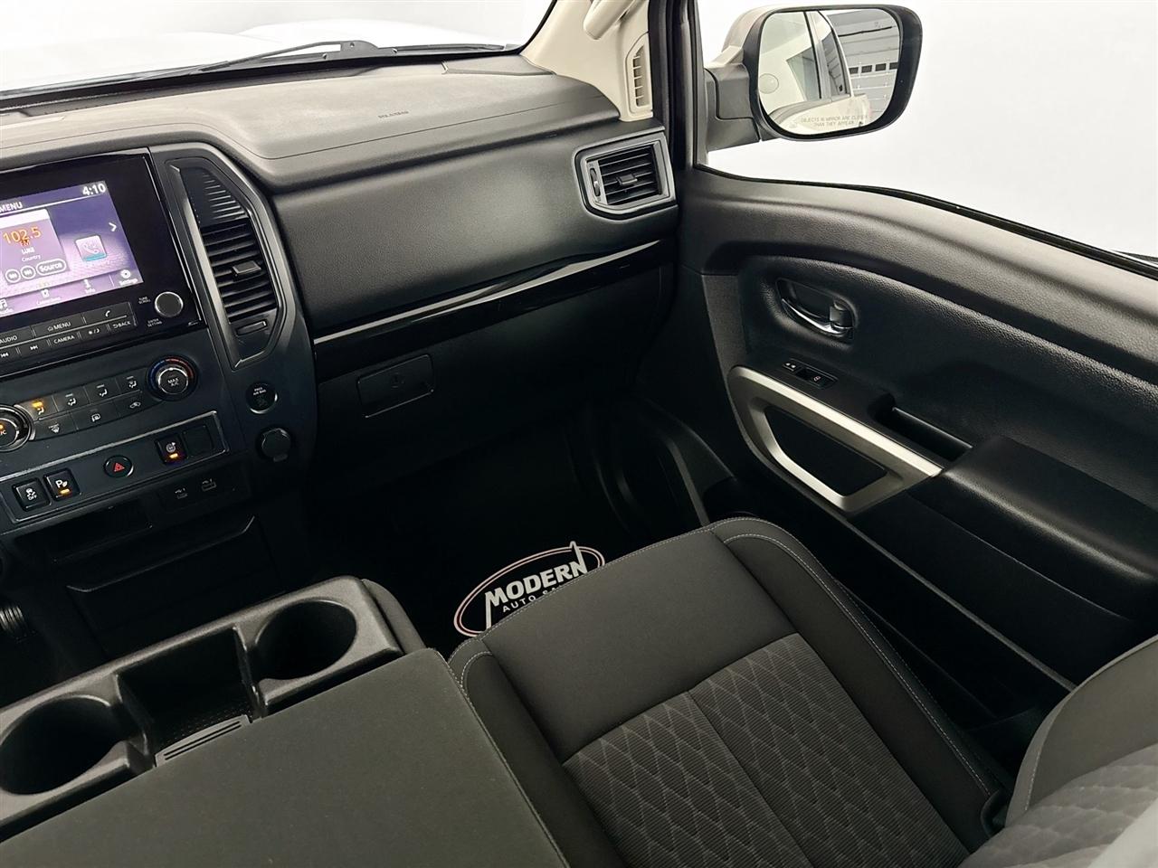 Nissan Titan 4x4 Crew Cab SV 2022