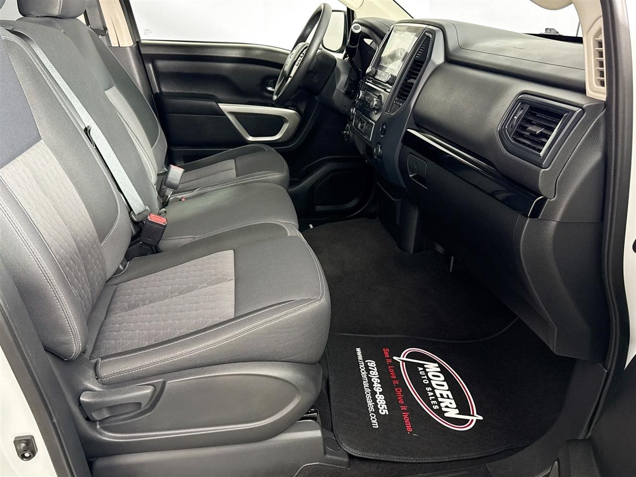 Nissan Titan 4x4 Crew Cab SV 2022