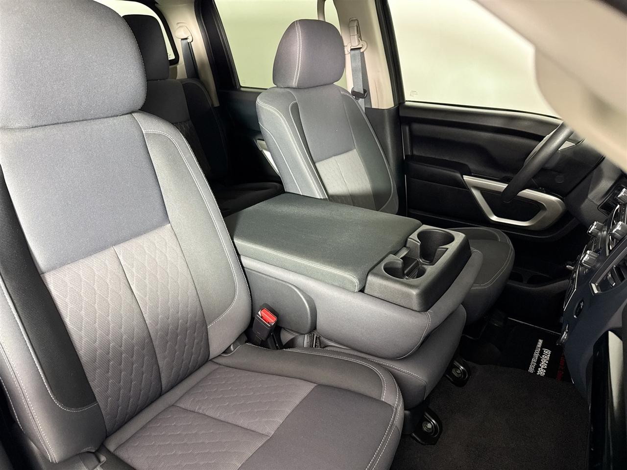 Nissan Titan 4x4 Crew Cab SV 2022