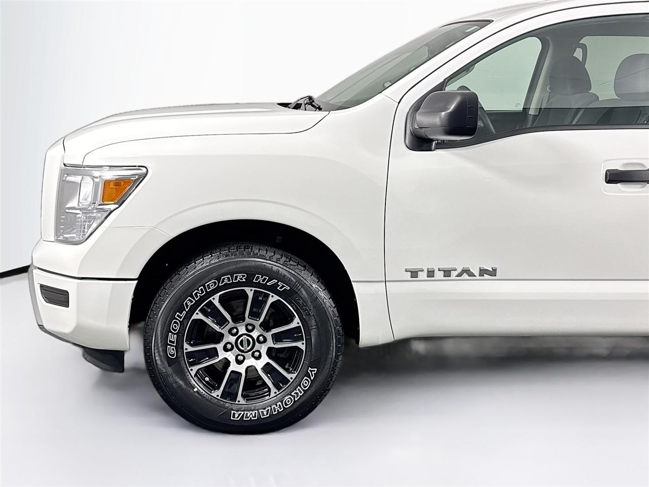 Nissan Titan 4x4 Crew Cab SV 2022