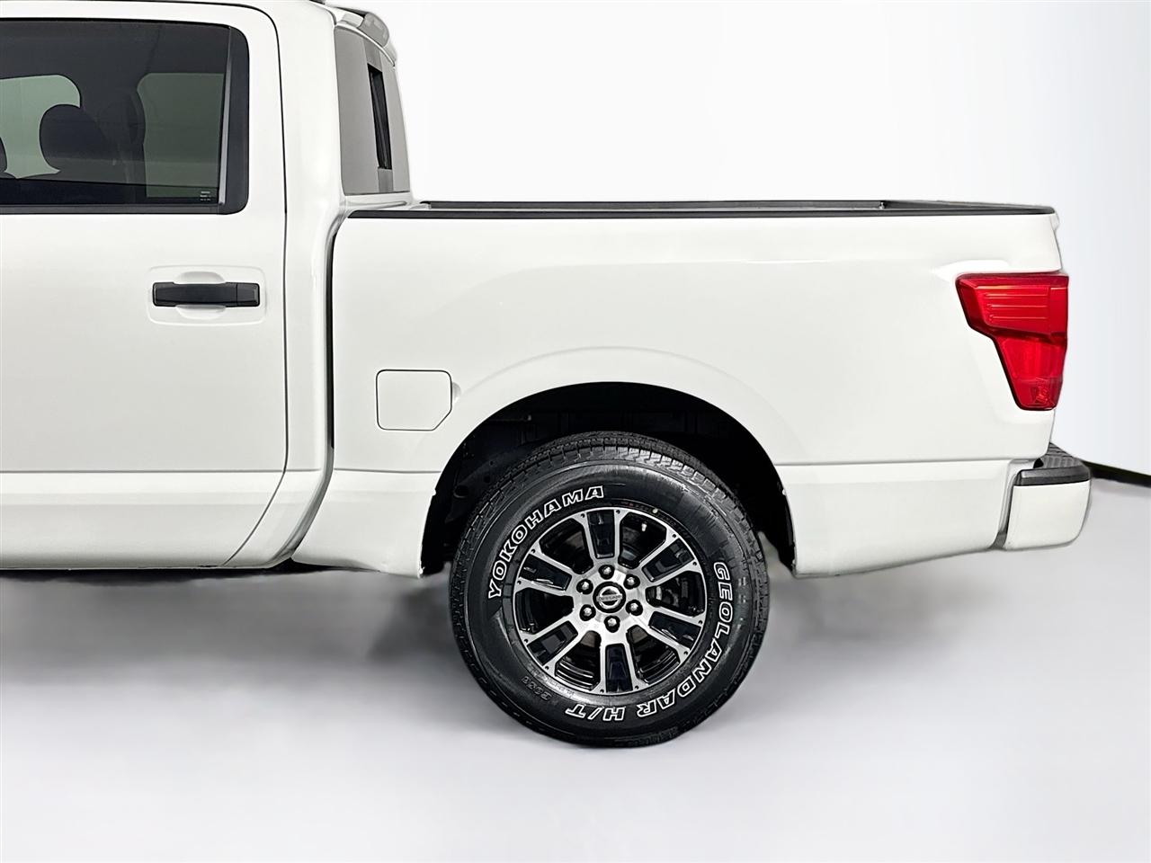 Nissan Titan 4x4 Crew Cab SV 2022