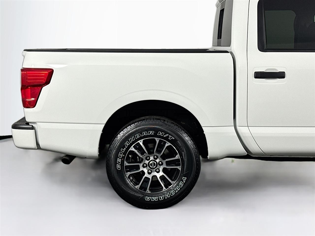 Nissan Titan 4x4 Crew Cab SV 2022