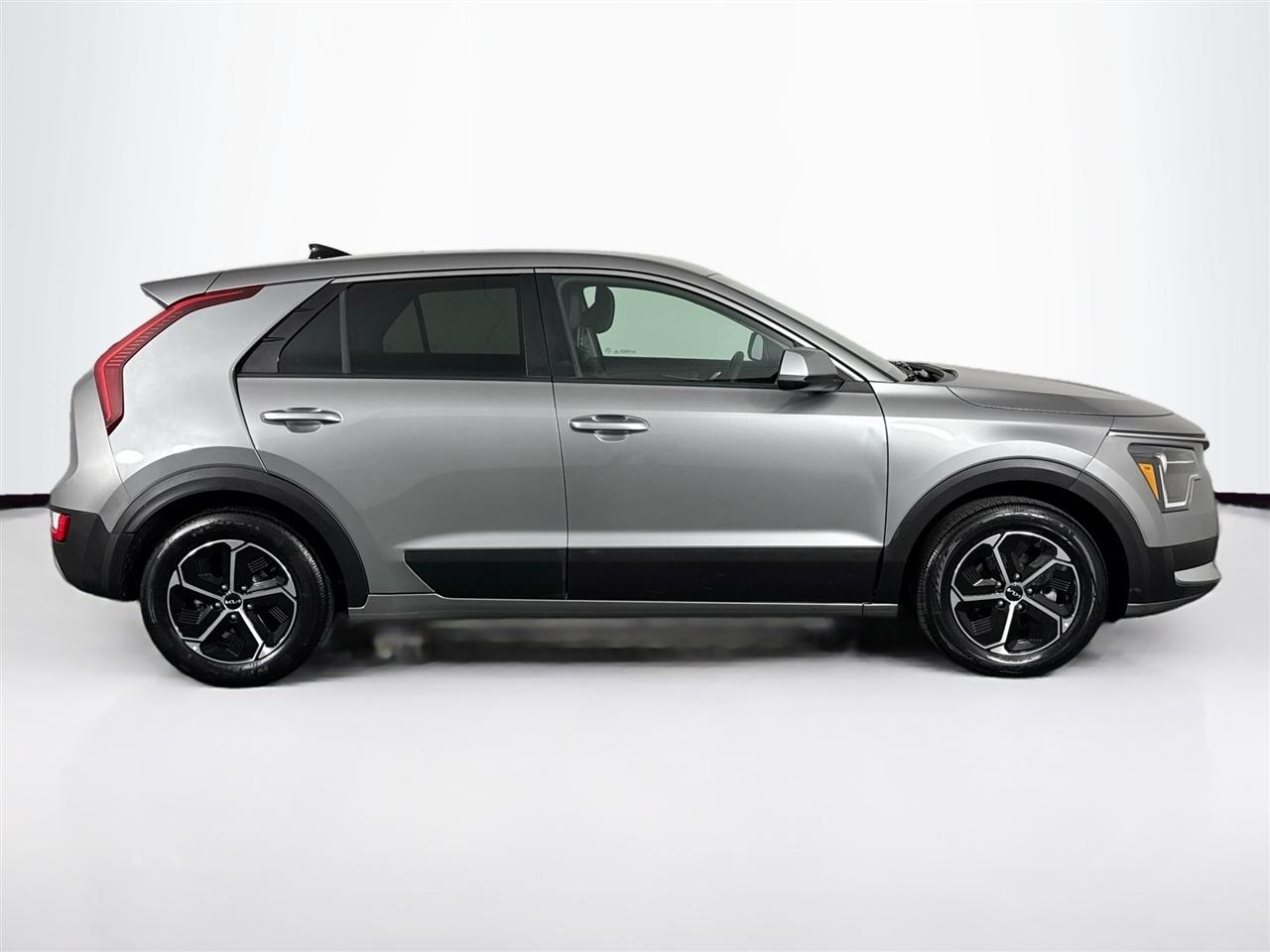 Kia Niro LX FWD 2023
