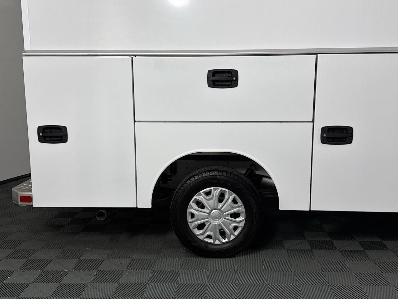 Ford Transit Cutaway T-350 RWD SRW 138" WB 9500 GVWR 2024