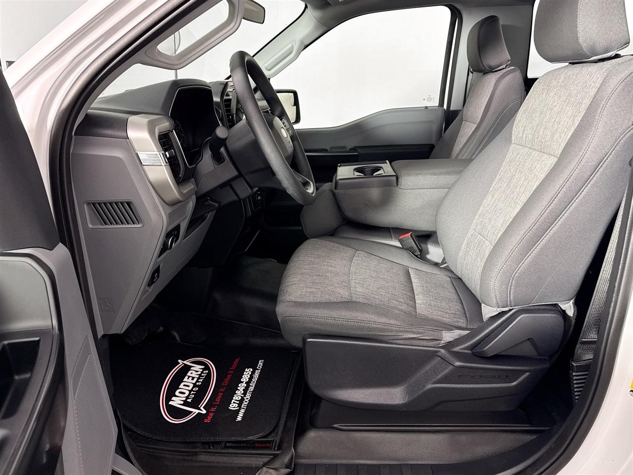 Ford F-150 XLT 2WD Reg Cab 8' Box 2022