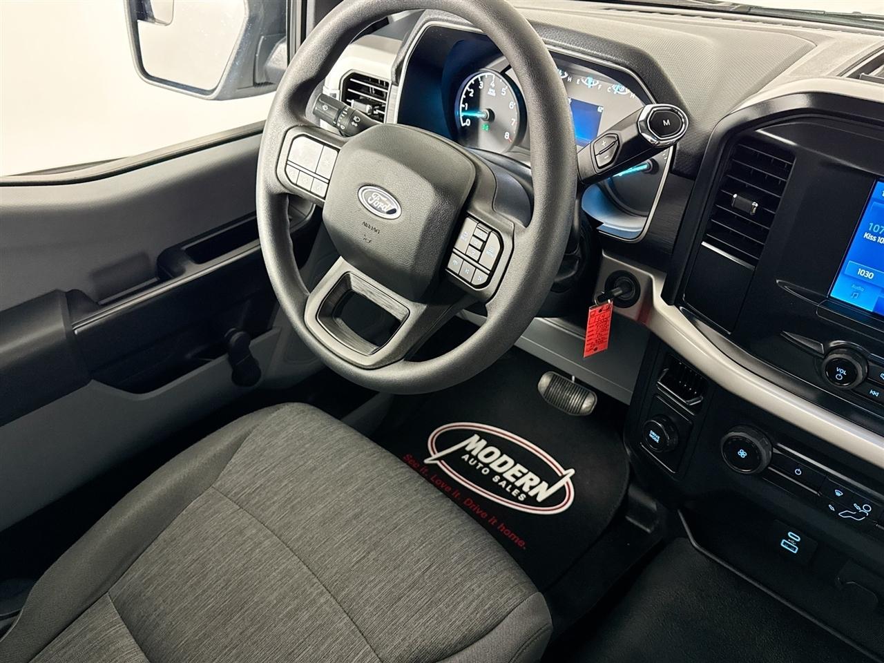 Ford F-150 XLT 2WD Reg Cab 8' Box 2022