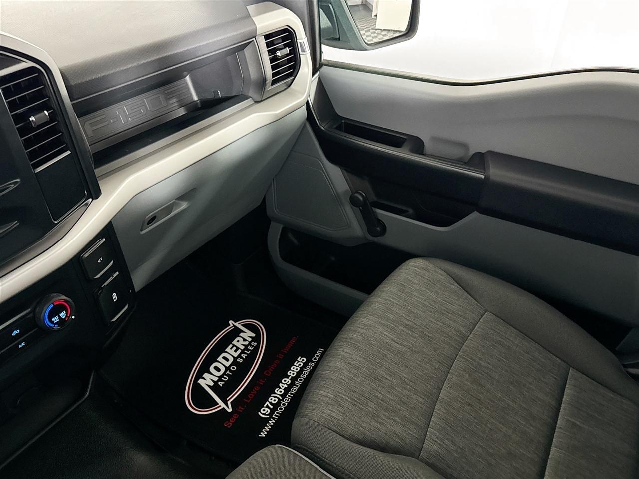 Ford F-150 XLT 2WD Reg Cab 8' Box 2022