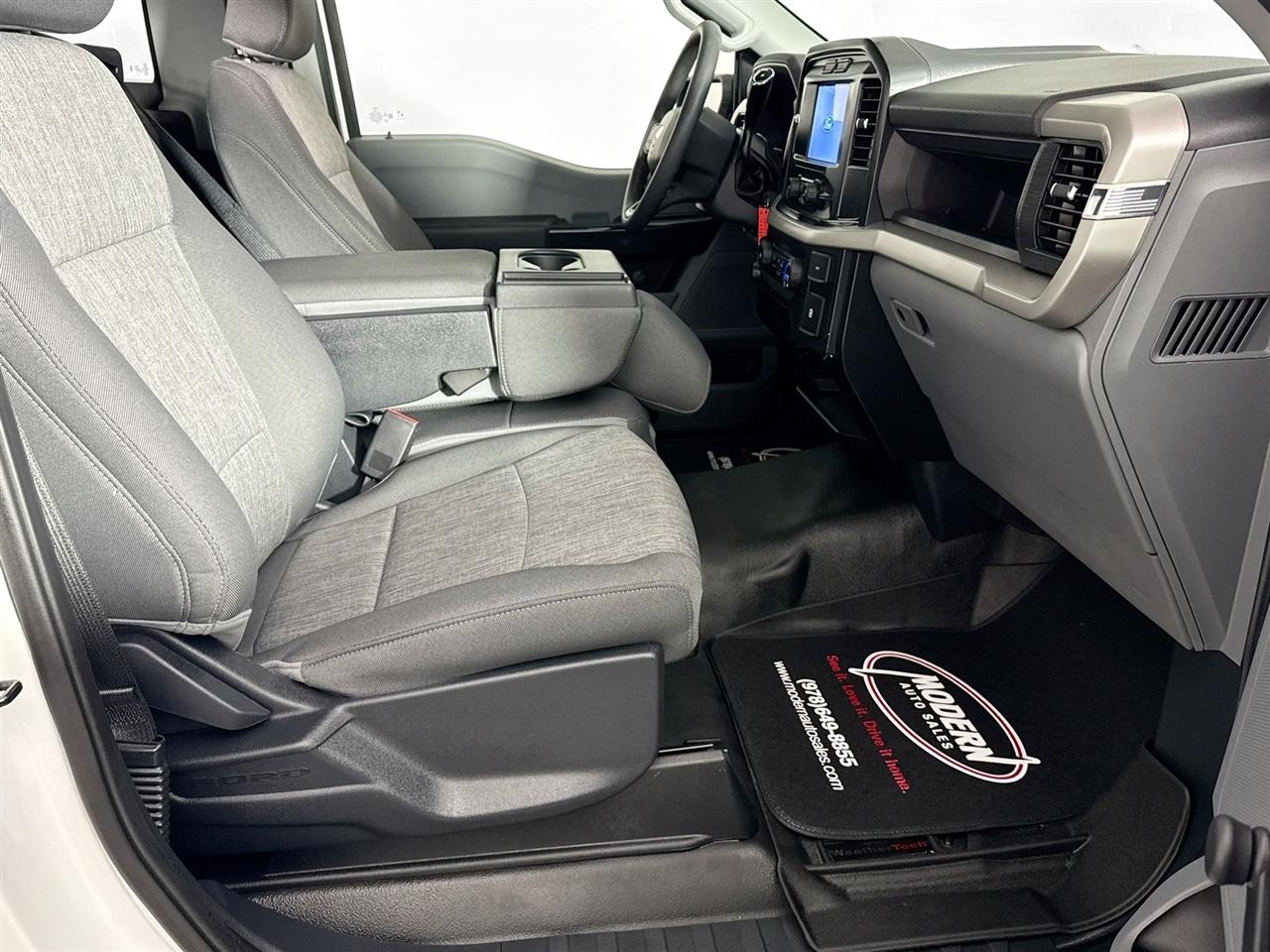 Ford F-150 XLT 2WD Reg Cab 8' Box 2022