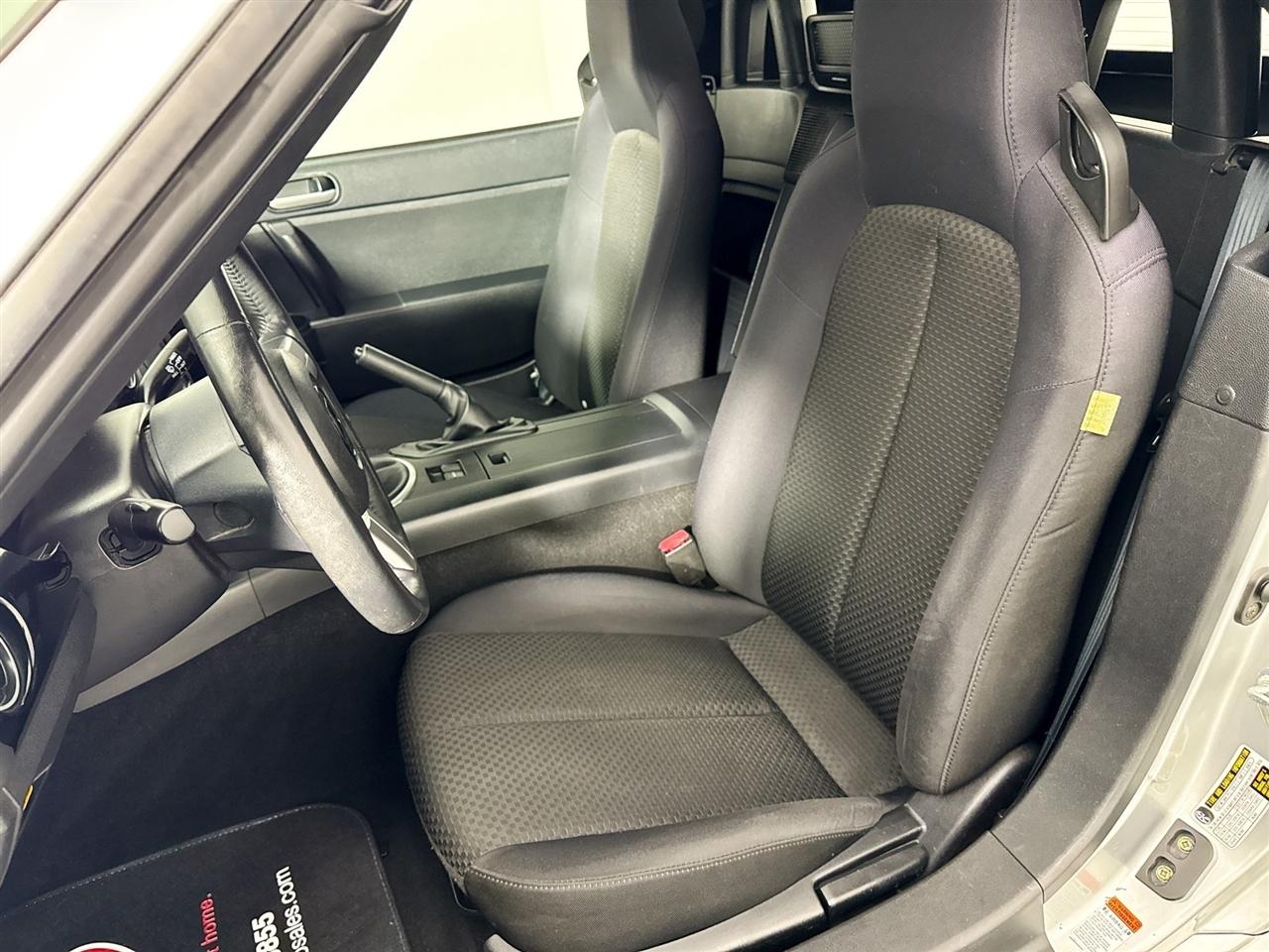 Mazda MX-5 Miata 2dr Conv MX-5 2006