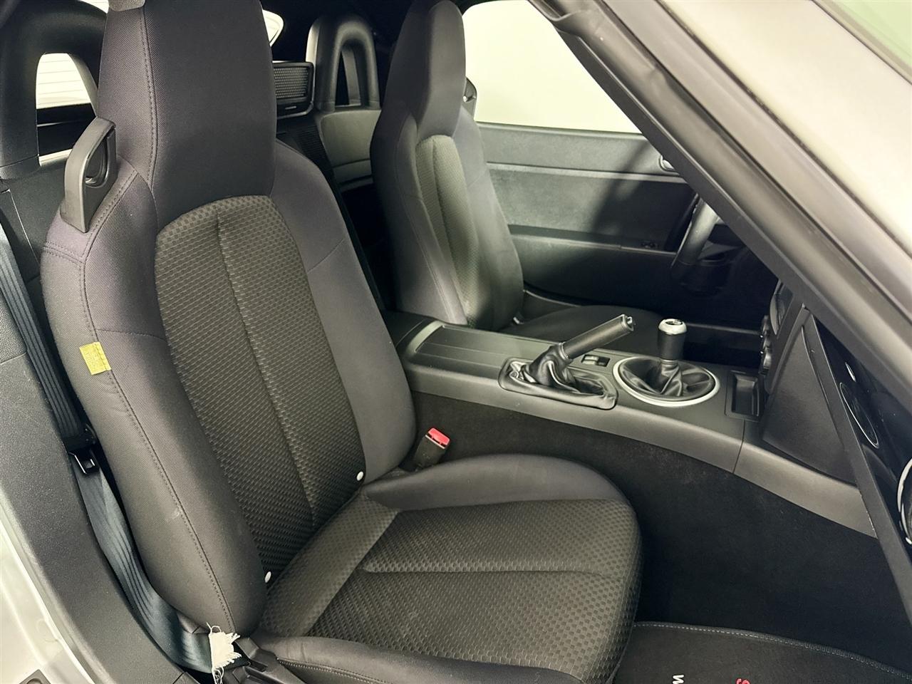 Mazda MX-5 Miata 2dr Conv MX-5 2006