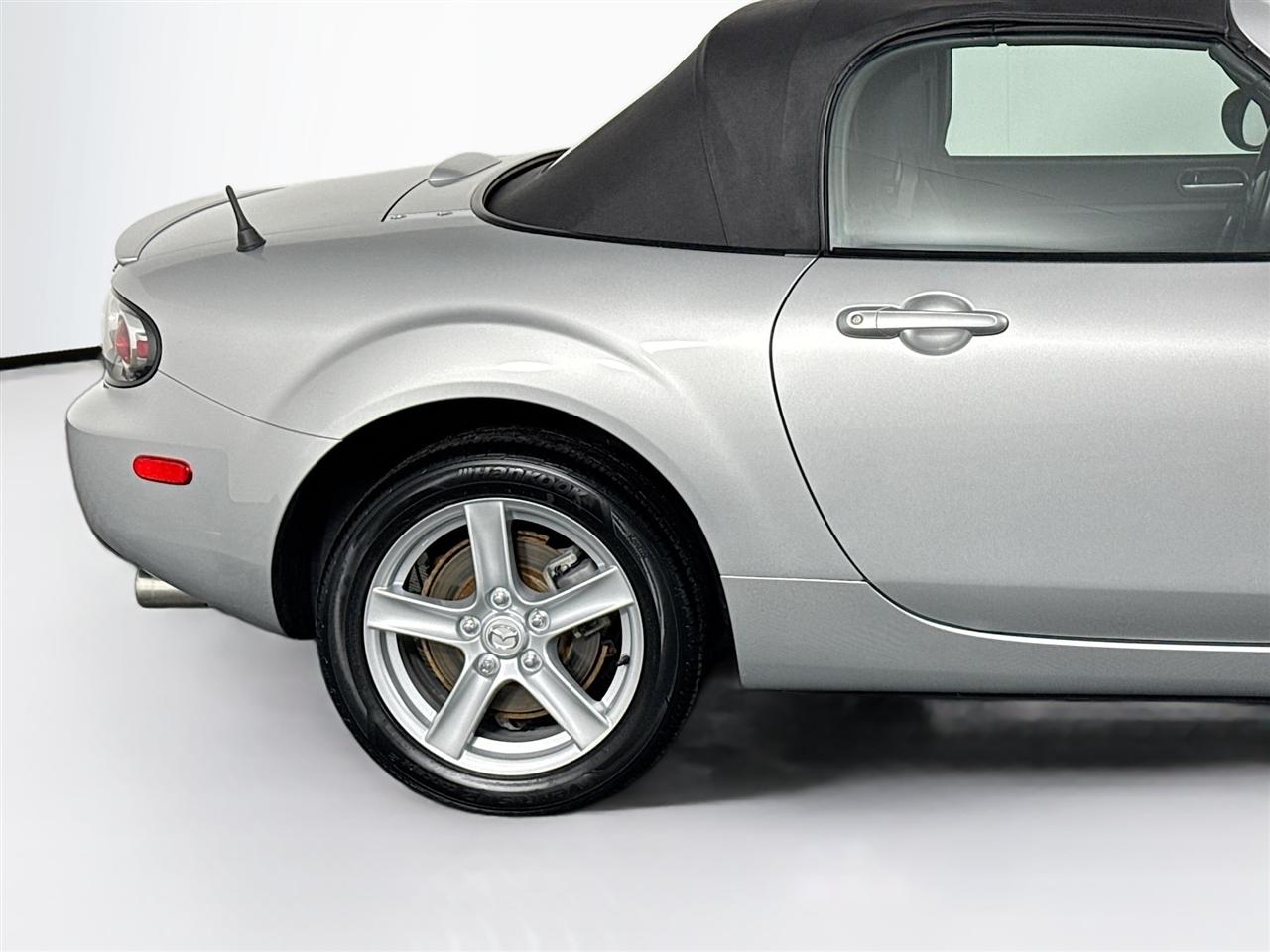 Mazda MX-5 Miata 2dr Conv MX-5 2006