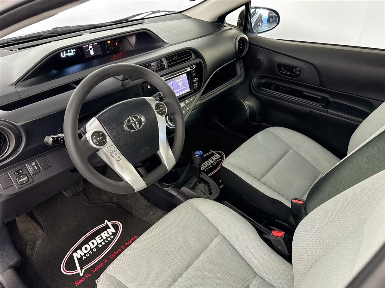 Toyota Prius c 5dr HB Persona Series (Natl) 2016