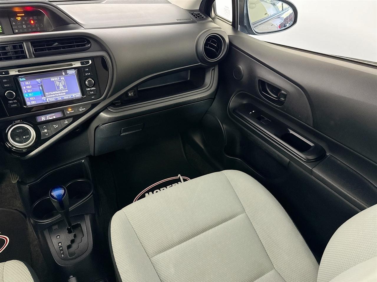 Toyota Prius c 5dr HB Persona Series (Natl) 2016