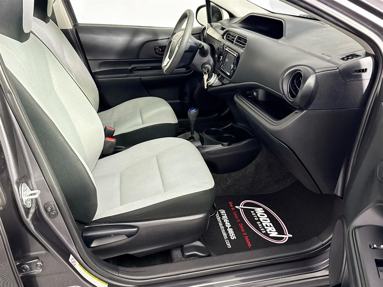 Toyota Prius c 5dr HB Persona Series (Natl) 2016