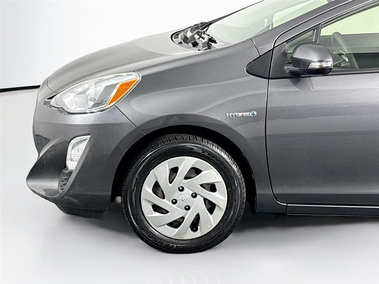 Toyota Prius c 5dr HB Persona Series (Natl) 2016