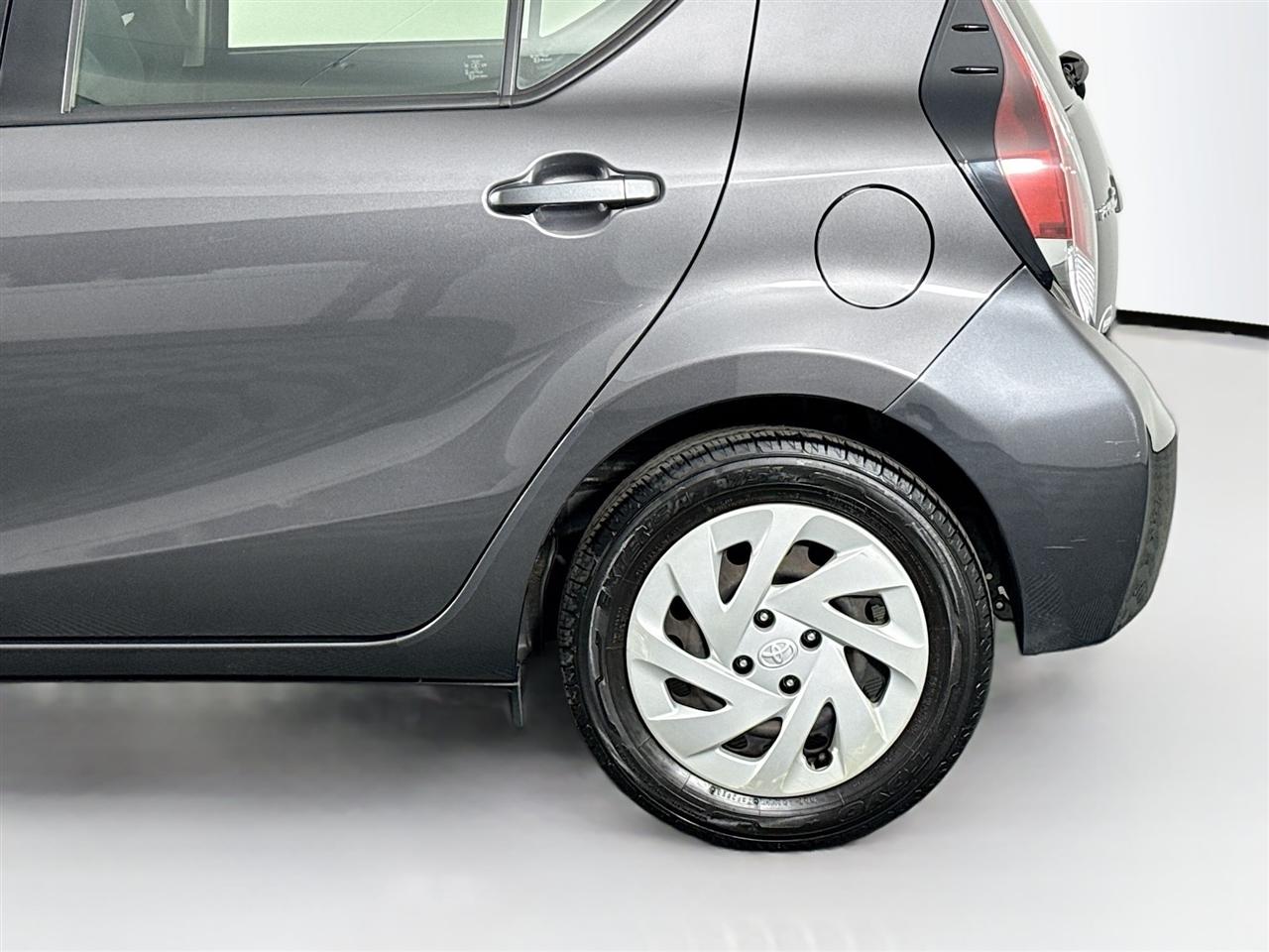 Toyota Prius c 5dr HB Persona Series (Natl) 2016