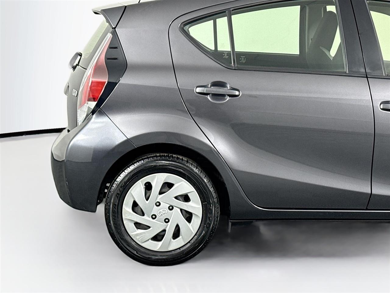 Toyota Prius c 5dr HB Persona Series (Natl) 2016