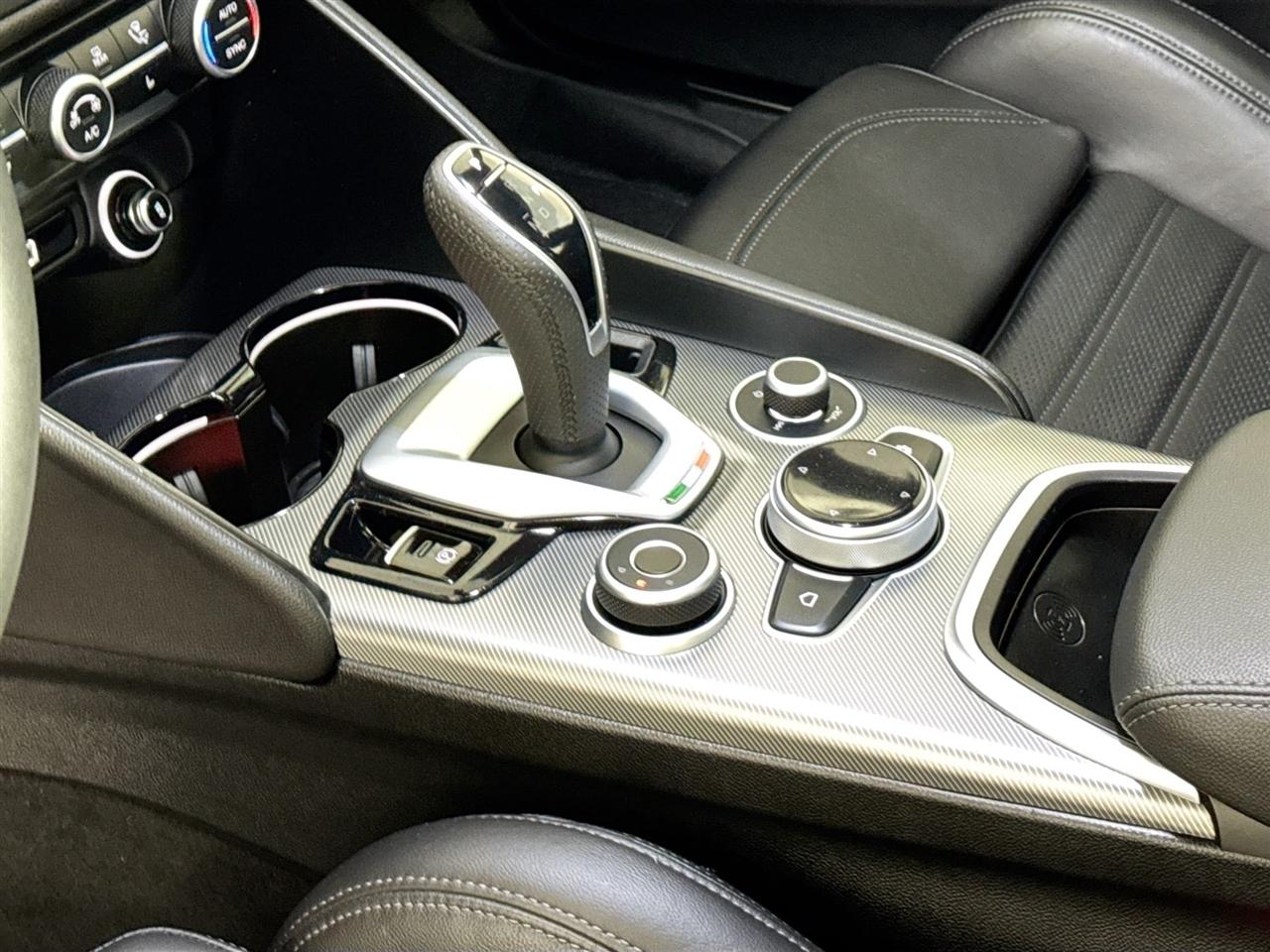 Alfa Romeo Giulia Veloce AWD 2022