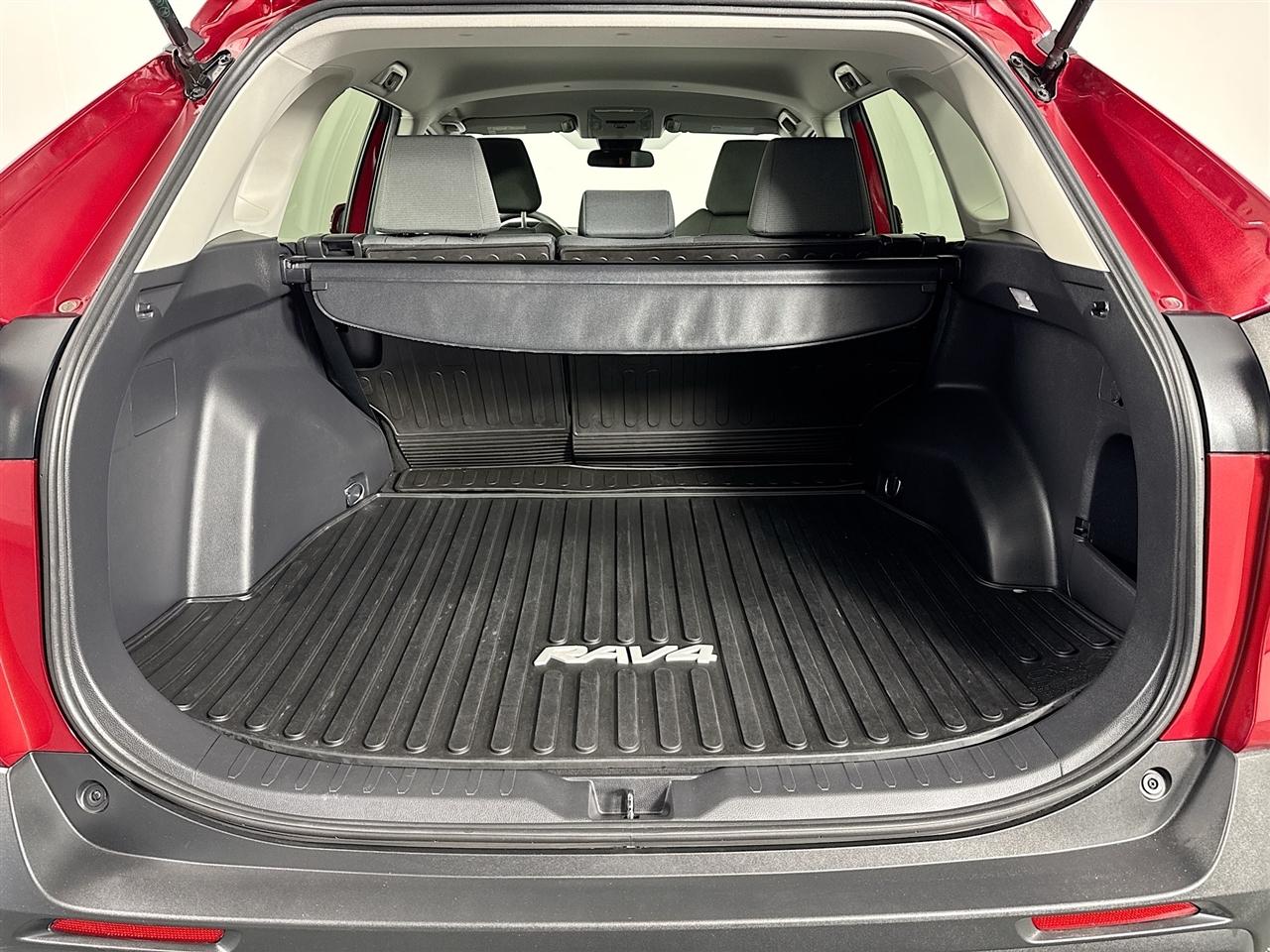 Toyota RAV4 XLE AWD (Natl) 2020