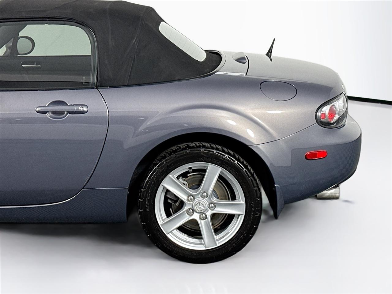 Mazda MX-5 Miata 2dr Conv Touring Manual 2006