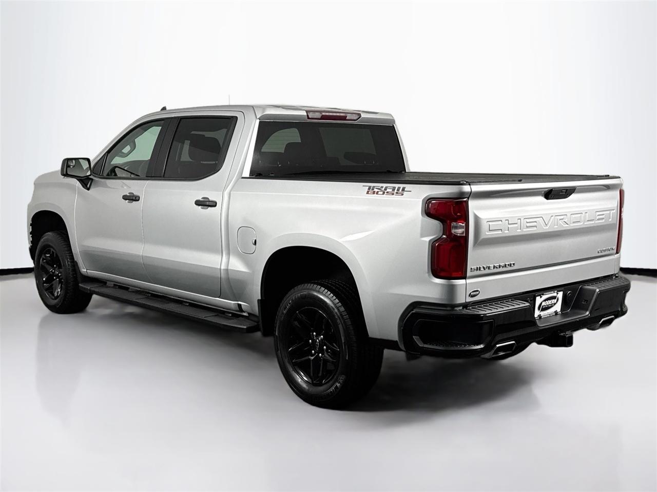 Chevrolet Silverado 1500 4WD Crew Cab 147" Custom Trail Boss 2019