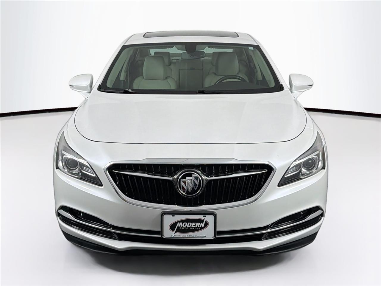 Buick LaCrosse 4dr Sdn Essence FWD 2017