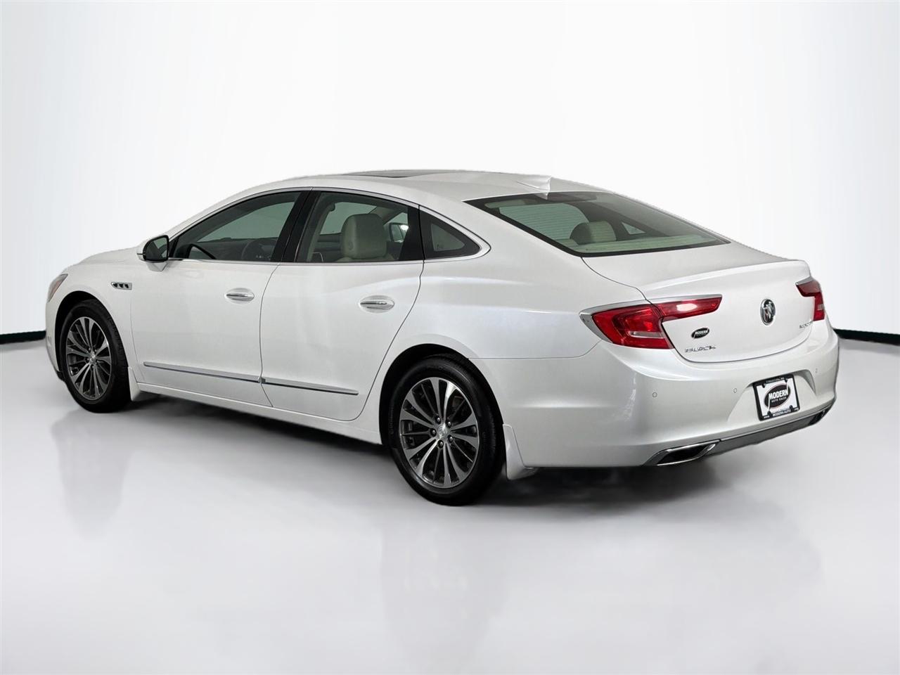 Buick LaCrosse 4dr Sdn Essence FWD 2017