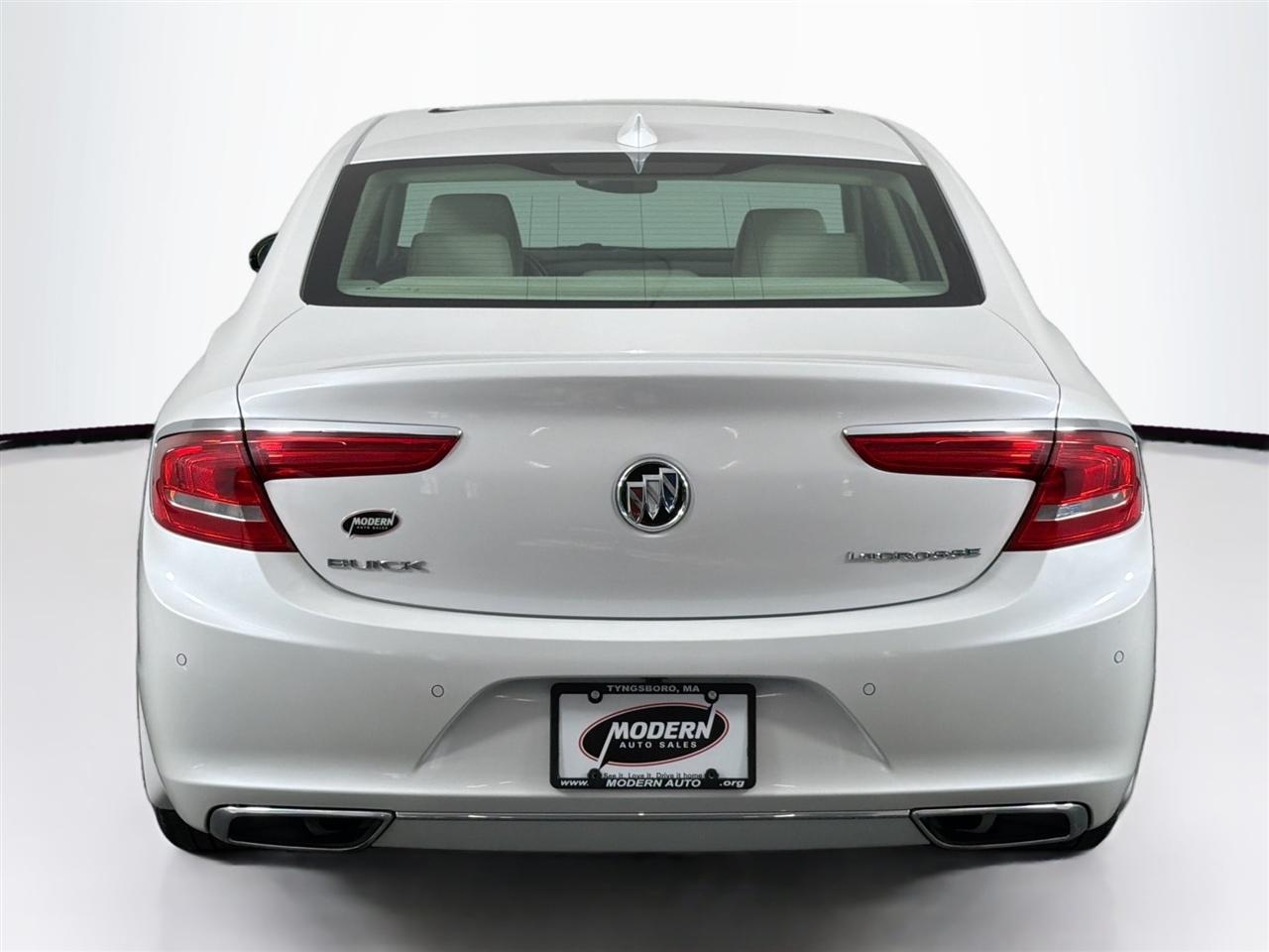 Buick LaCrosse 4dr Sdn Essence FWD 2017