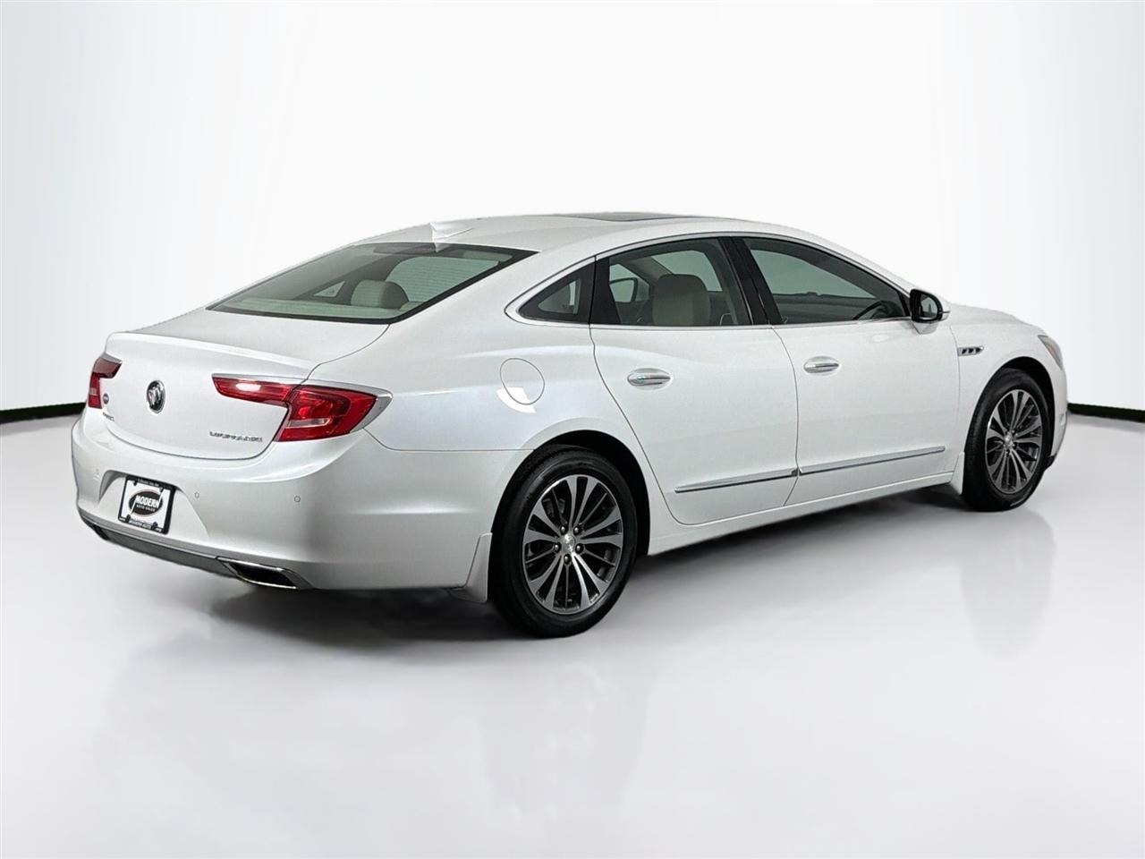 Buick LaCrosse 4dr Sdn Essence FWD 2017