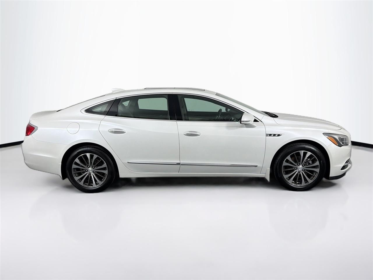 Buick LaCrosse 4dr Sdn Essence FWD 2017