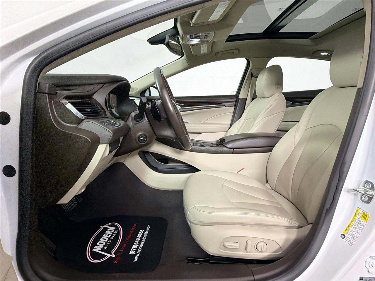 Buick LaCrosse 4dr Sdn Essence FWD 2017