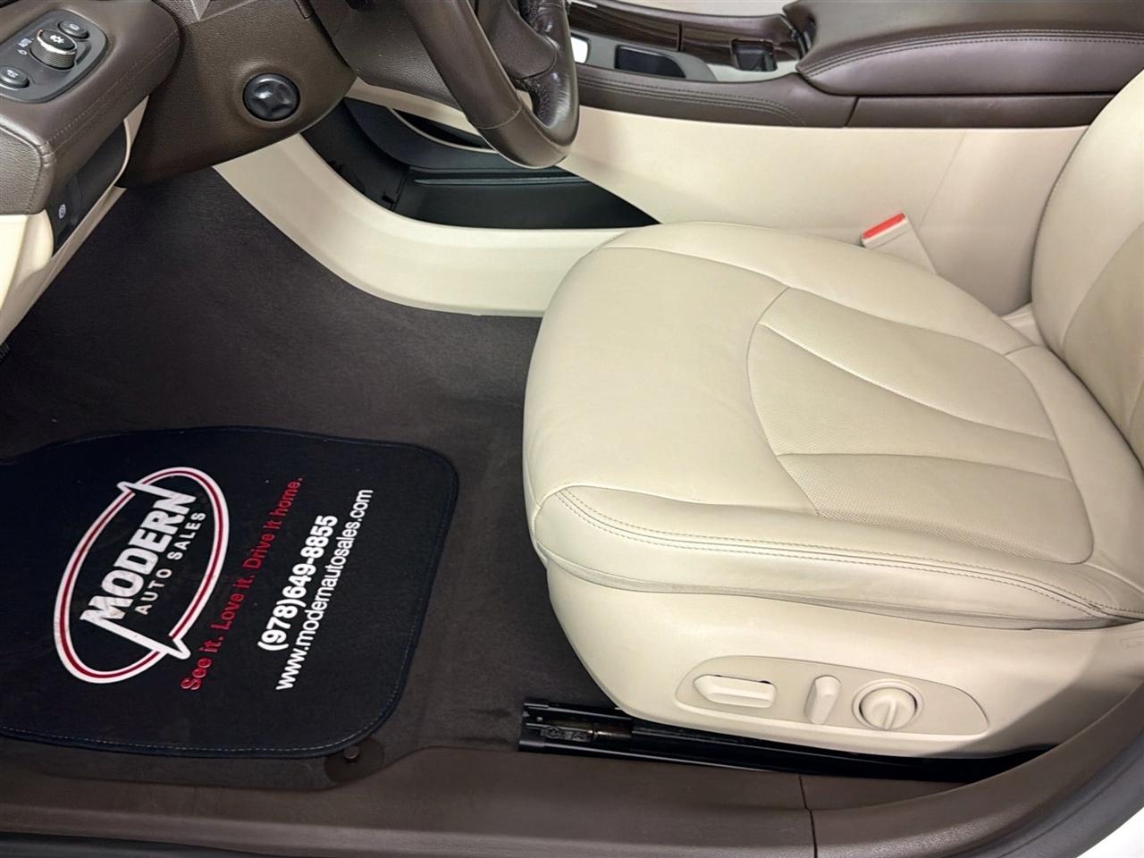 Buick LaCrosse 4dr Sdn Essence FWD 2017