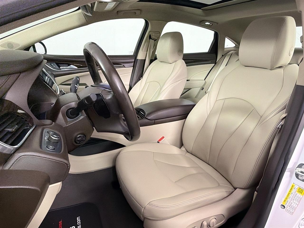 Buick LaCrosse 4dr Sdn Essence FWD 2017