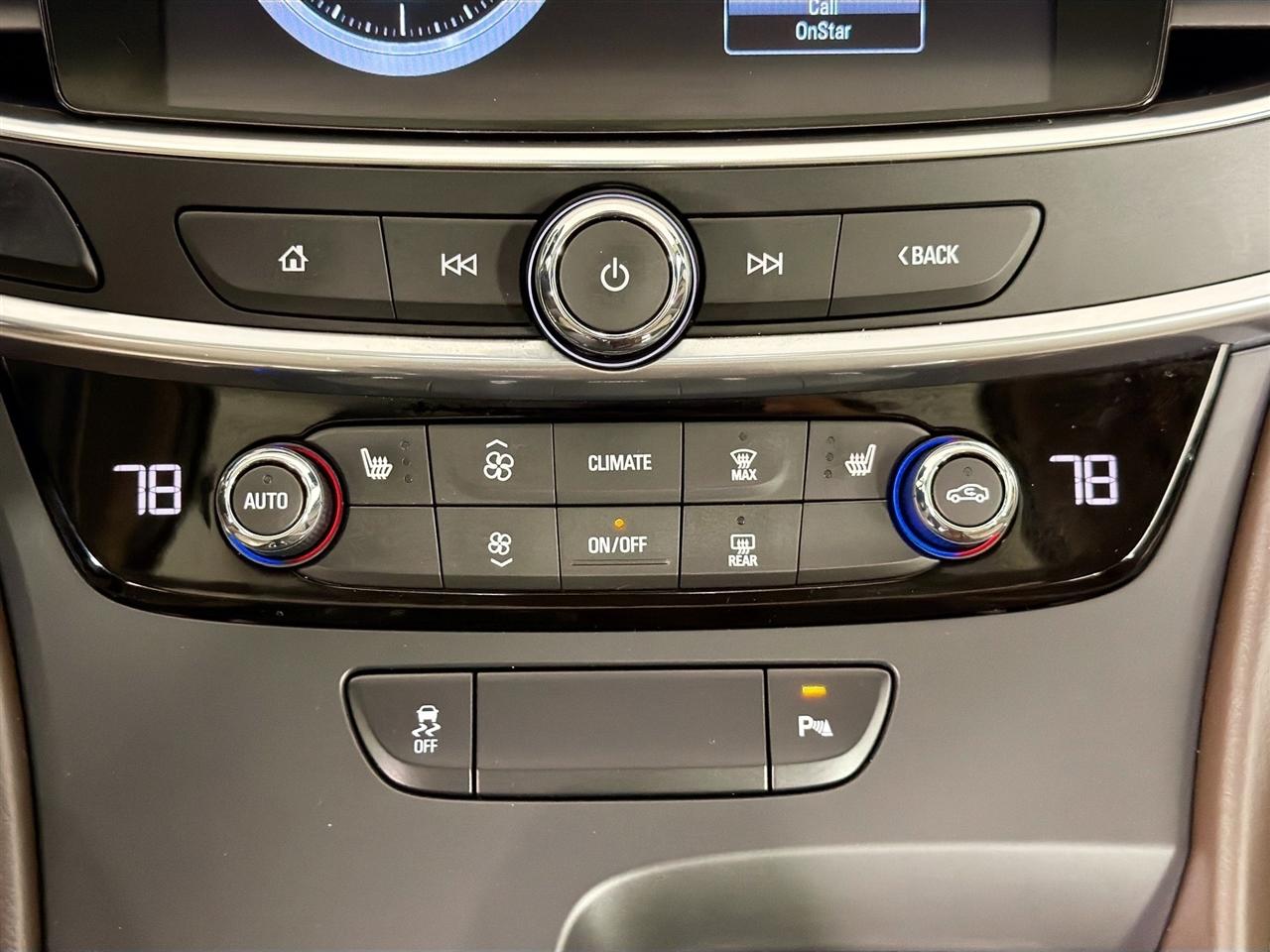 Buick LaCrosse 4dr Sdn Essence FWD 2017