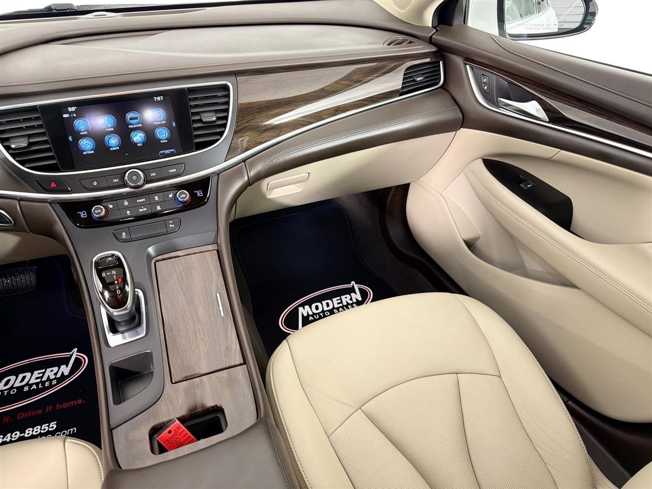 Buick LaCrosse 4dr Sdn Essence FWD 2017