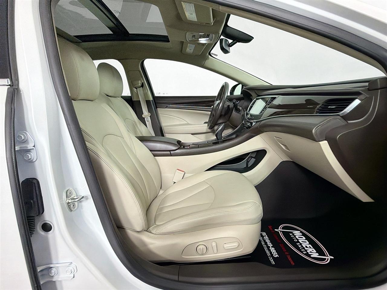 Buick LaCrosse 4dr Sdn Essence FWD 2017