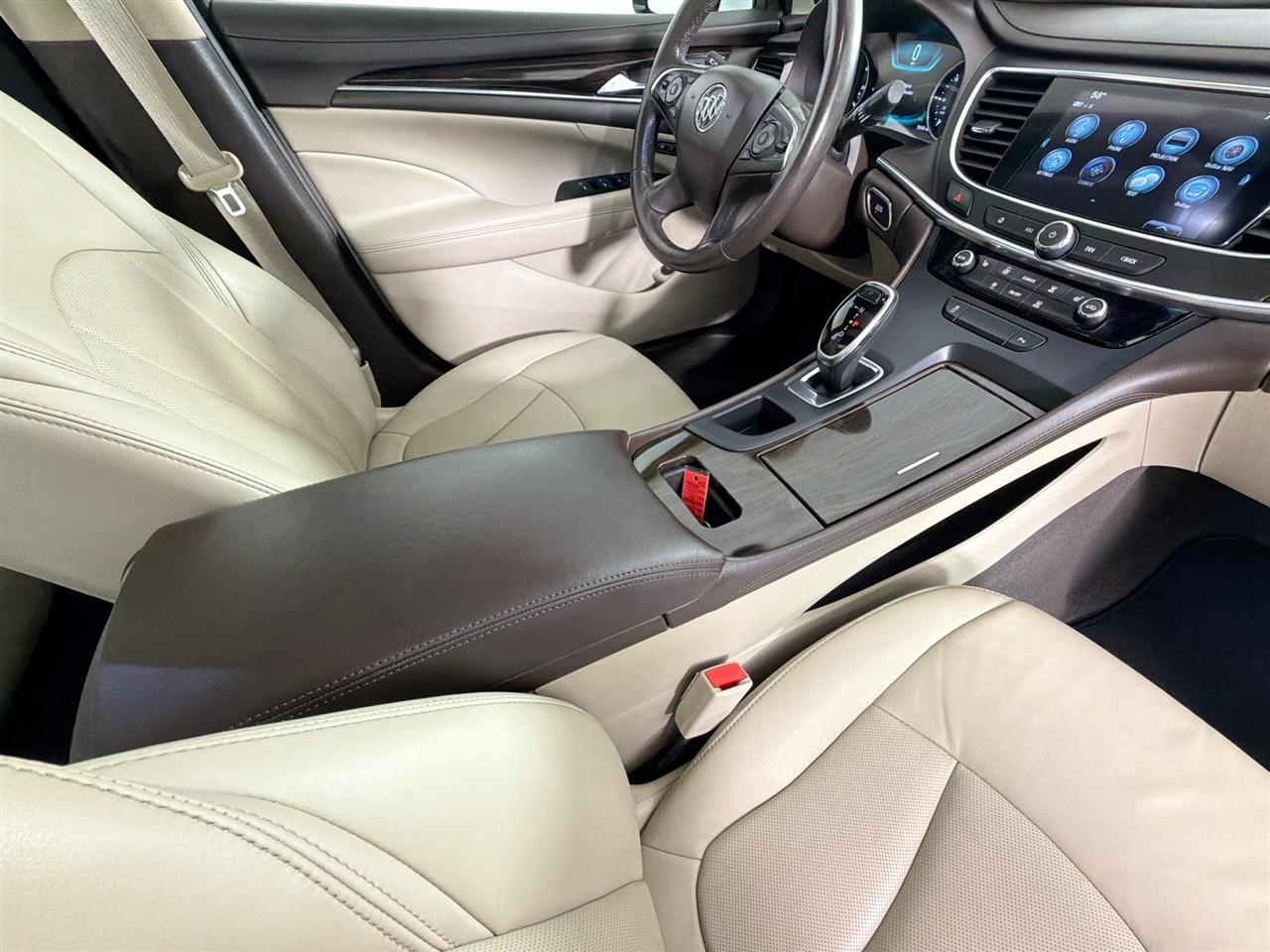 Buick LaCrosse 4dr Sdn Essence FWD 2017
