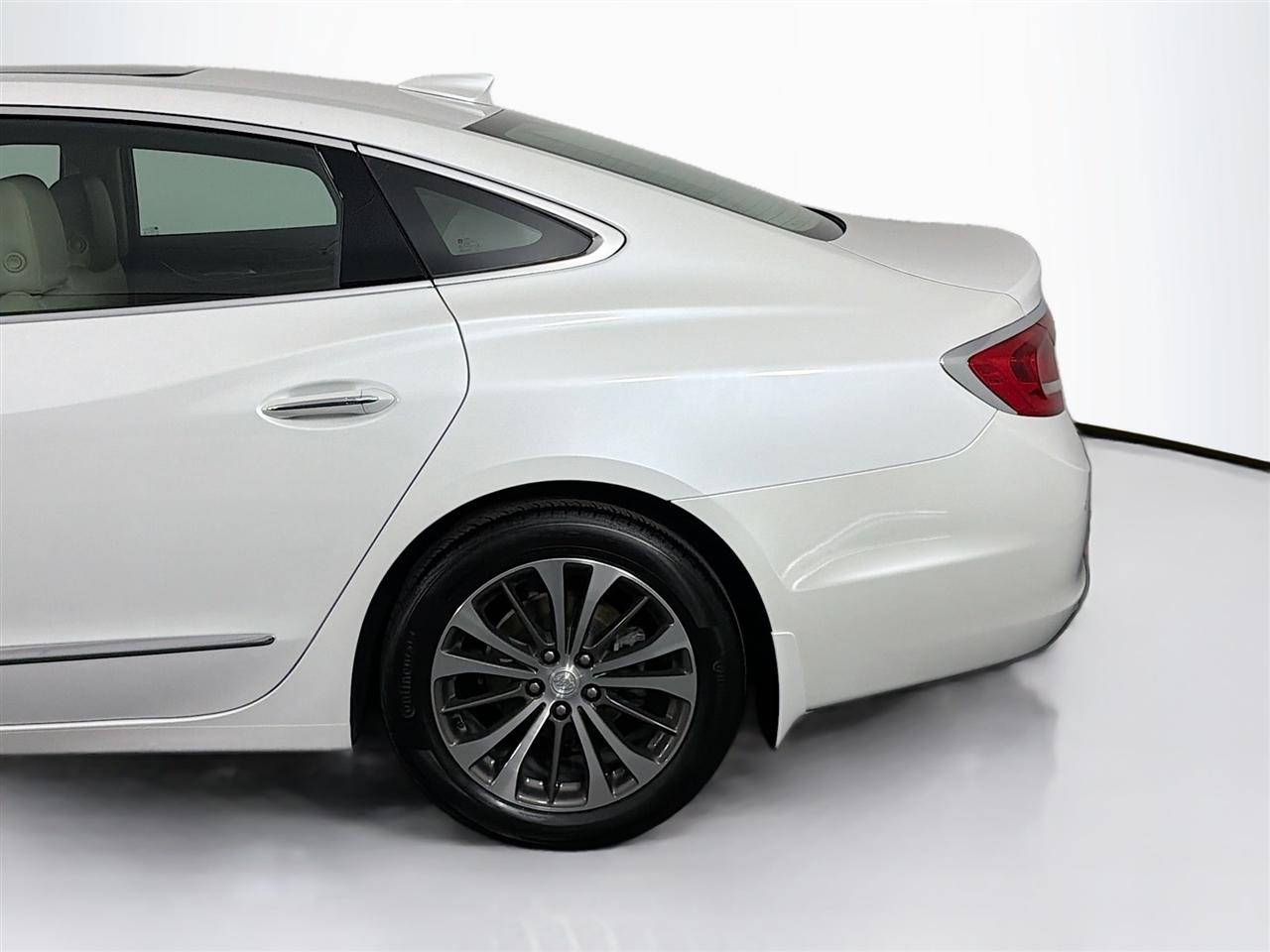 Buick LaCrosse 4dr Sdn Essence FWD 2017