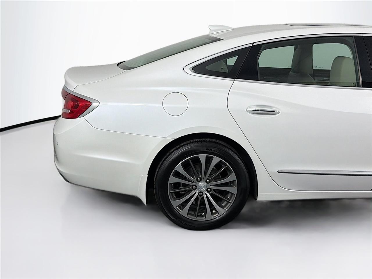 Buick LaCrosse 4dr Sdn Essence FWD 2017