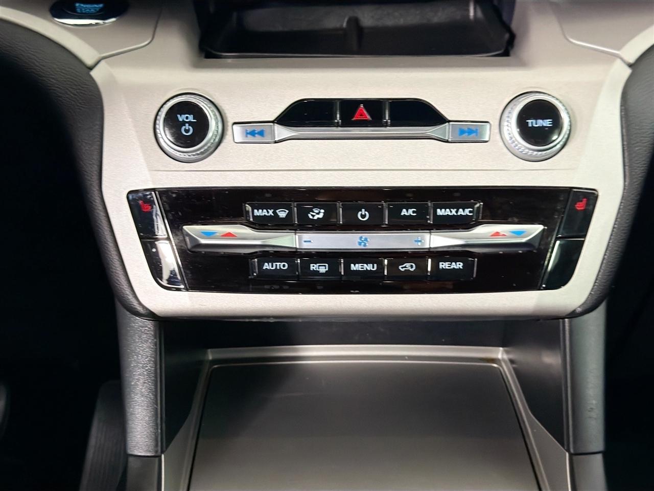 Ford Explorer XLT 4WD 2023
