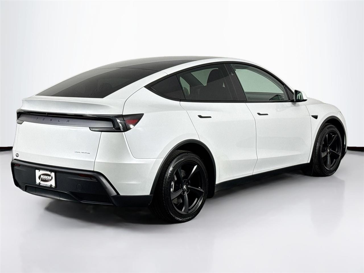 Tesla Model Y Long Range Launch Series AWD *Ltd Avail* 2026