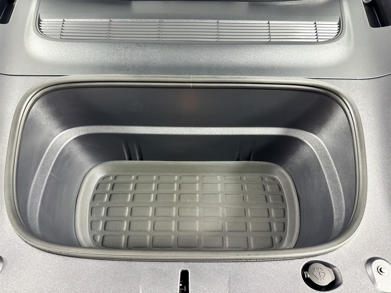 Tesla Model Y Long Range Launch Series AWD *Ltd Avail* 2026