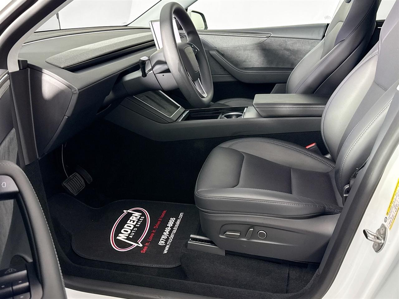 Tesla Model Y Long Range Launch Series AWD *Ltd Avail* 2026