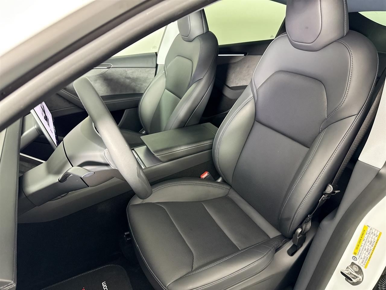 Tesla Model Y Long Range Launch Series AWD *Ltd Avail* 2026